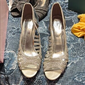 Elegant Women's Gold Peep-Toe Heels